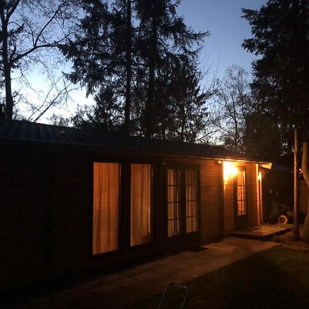 プッテン 3 Slaapkamer Blokhut Met Opgemaakte Beddenヴィラ エクステリア 写真