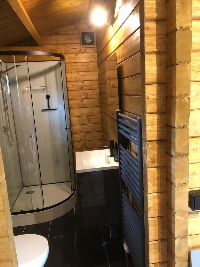 プッテン 3 Slaapkamer Blokhut Met Opgemaakte Beddenヴィラ エクステリア 写真
