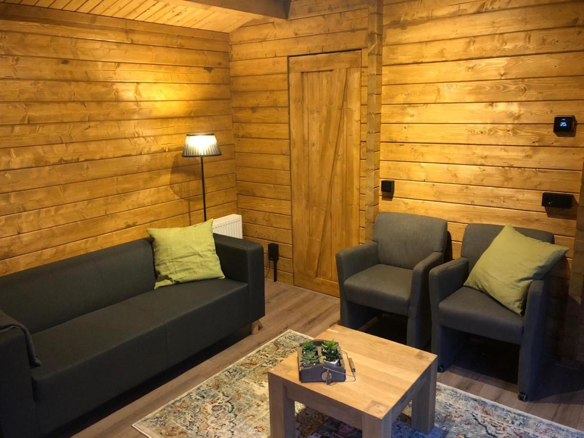 プッテン 3 Slaapkamer Blokhut Met Opgemaakte Beddenヴィラ エクステリア 写真