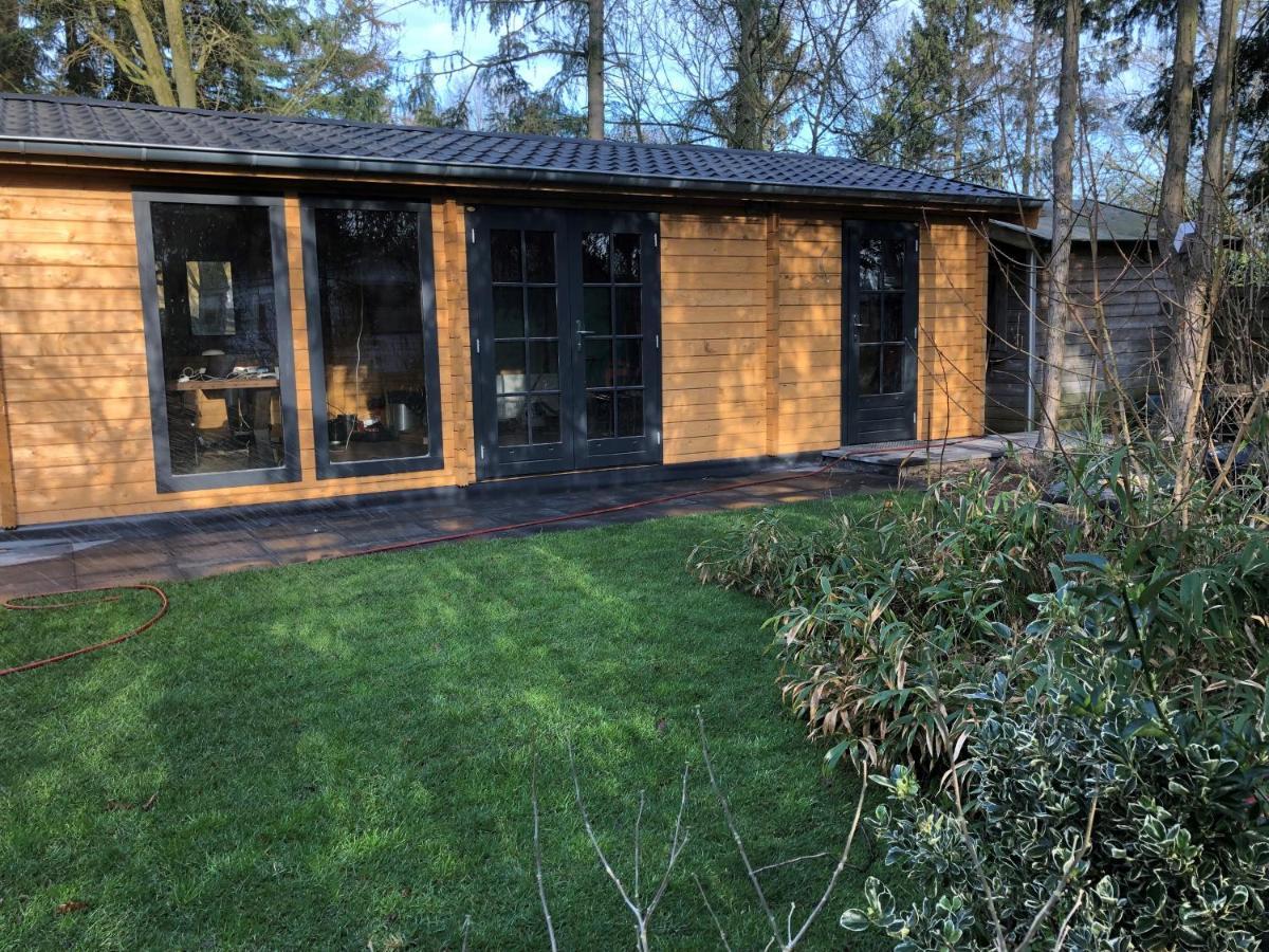 プッテン 3 Slaapkamer Blokhut Met Opgemaakte Beddenヴィラ エクステリア 写真
