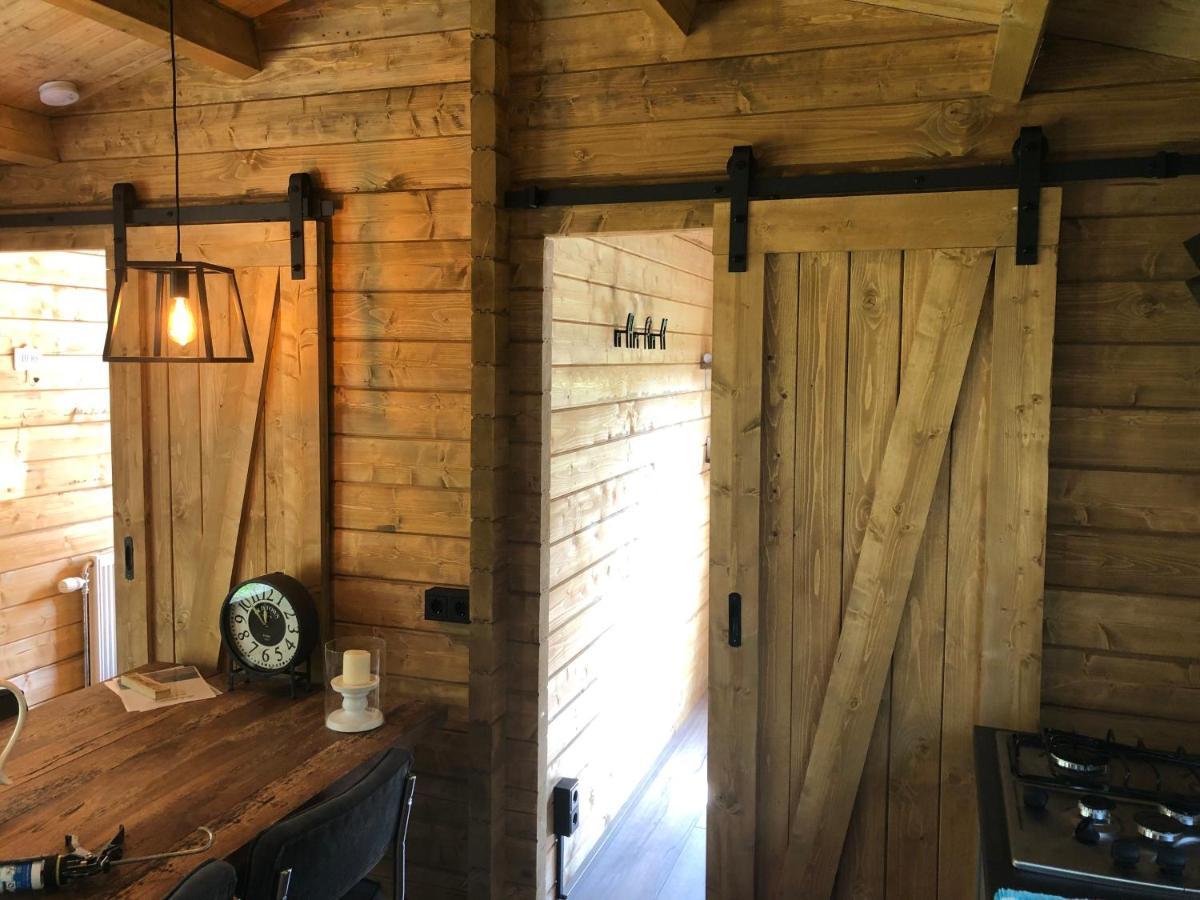 プッテン 3 Slaapkamer Blokhut Met Opgemaakte Beddenヴィラ エクステリア 写真